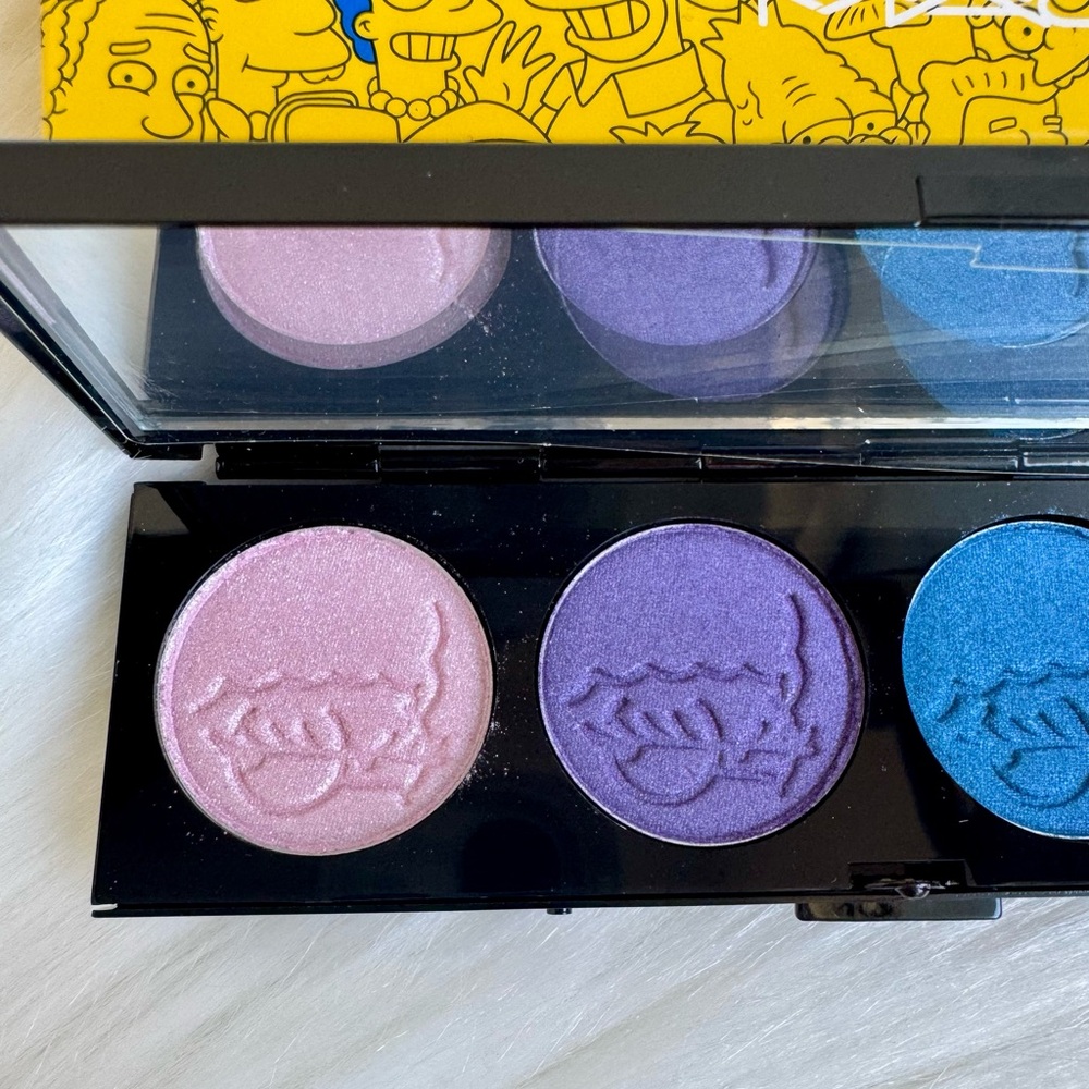 The Simpsons MAC Eyeshadow Palette - Picture 3 of 6